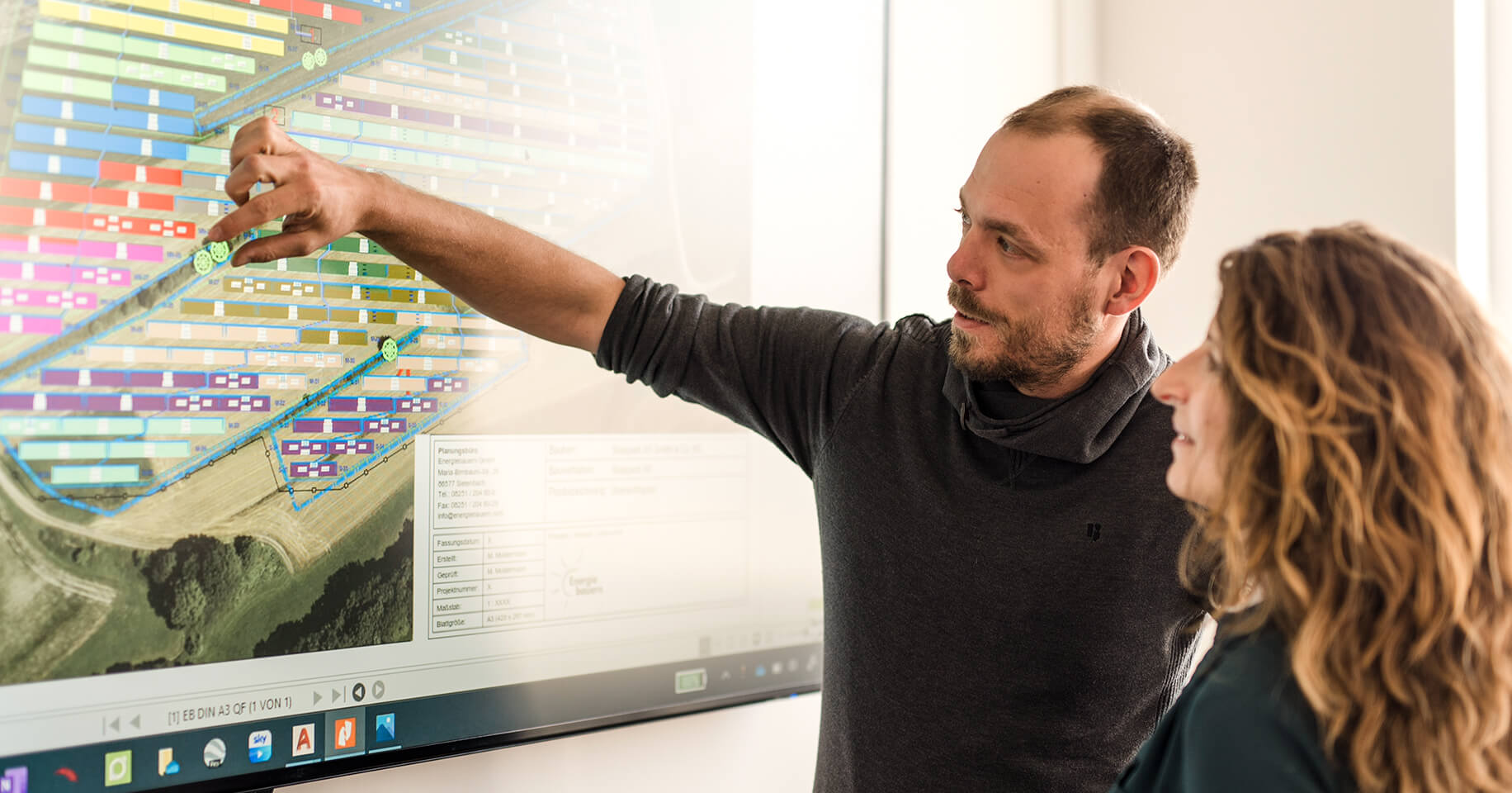 Auf einem Smartphone ist die Karriereseite der Energiebauern GmbH zu sehen
