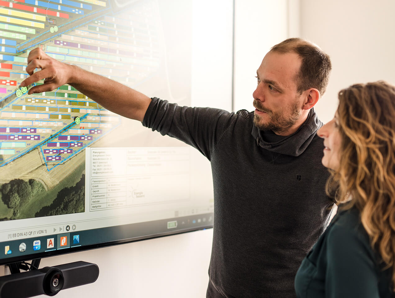 Auf einem Smartphone ist die Karriereseite der Energiebauern GmbH zu sehen